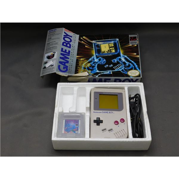 Original Nintendo Gameboy in Box
