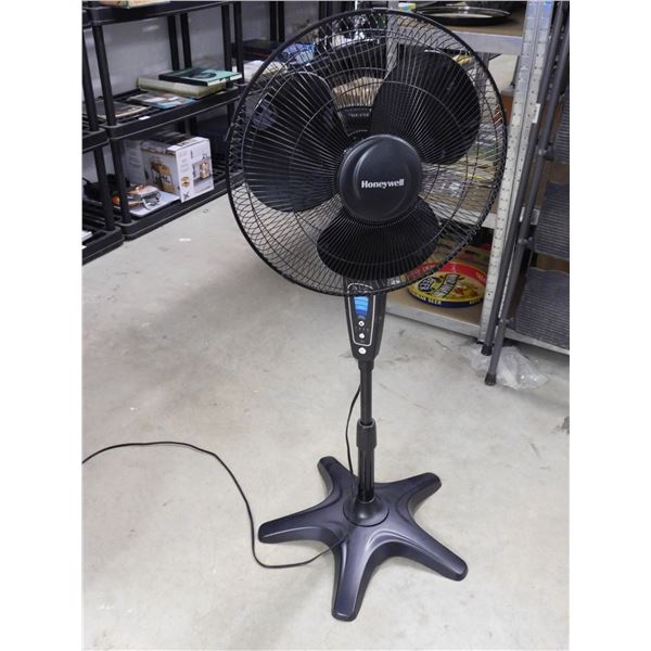 Honeywell Floor Standing Rotating Fan with Remote