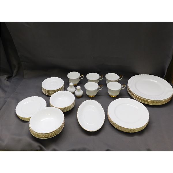 Royal Albert Val D'or 5 Person Place Setting with Extras