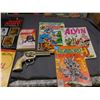 Image 2 : Lot of Assorted Vintage Media 3 Comics, Star Wars Paperback, Gene Autry Gun, 7 Records