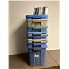 Image 1 : 8 Storage Totes Rubbermaid with Lids