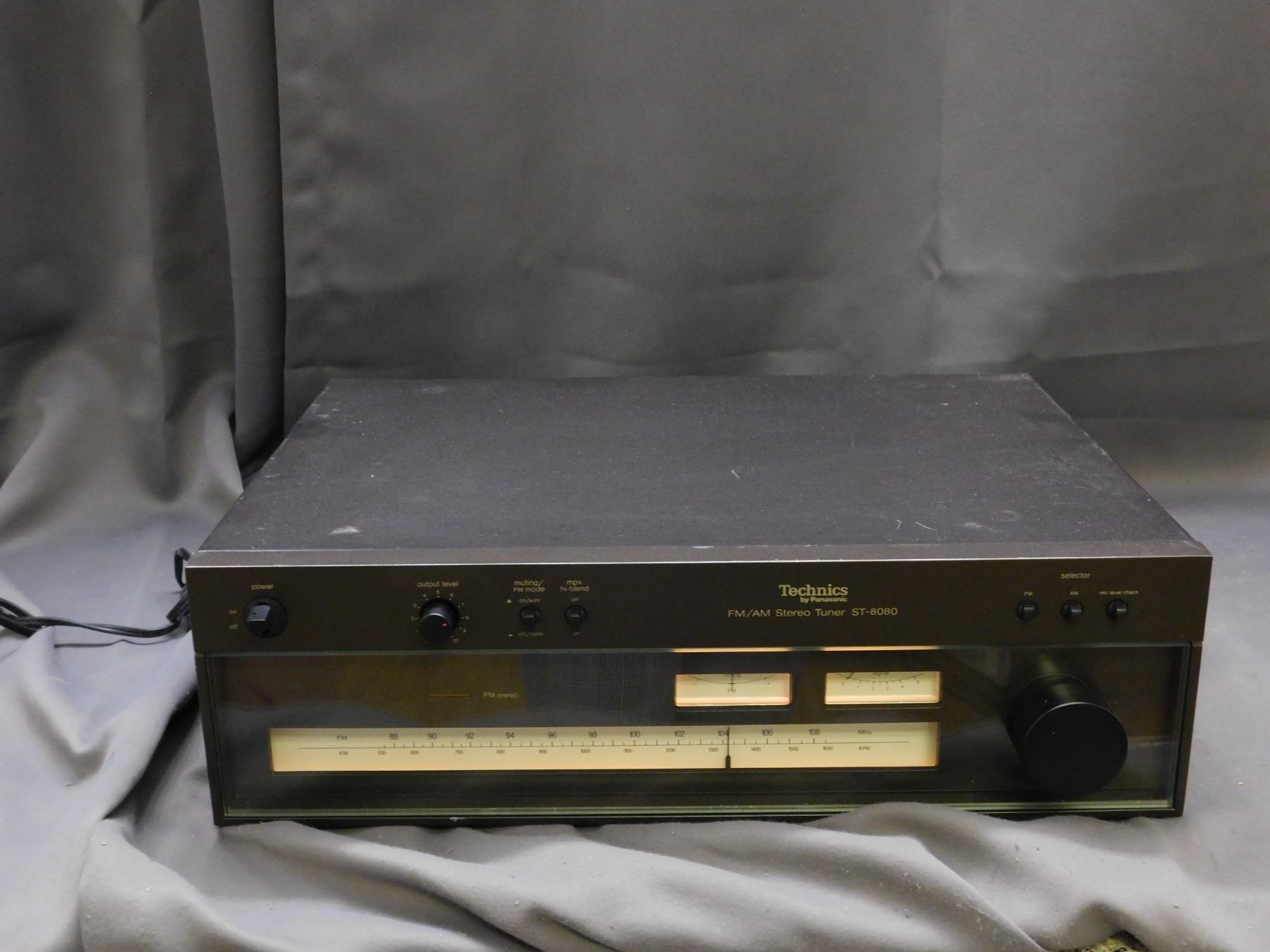 Technics AM FM Stereo Tuner ST-8080