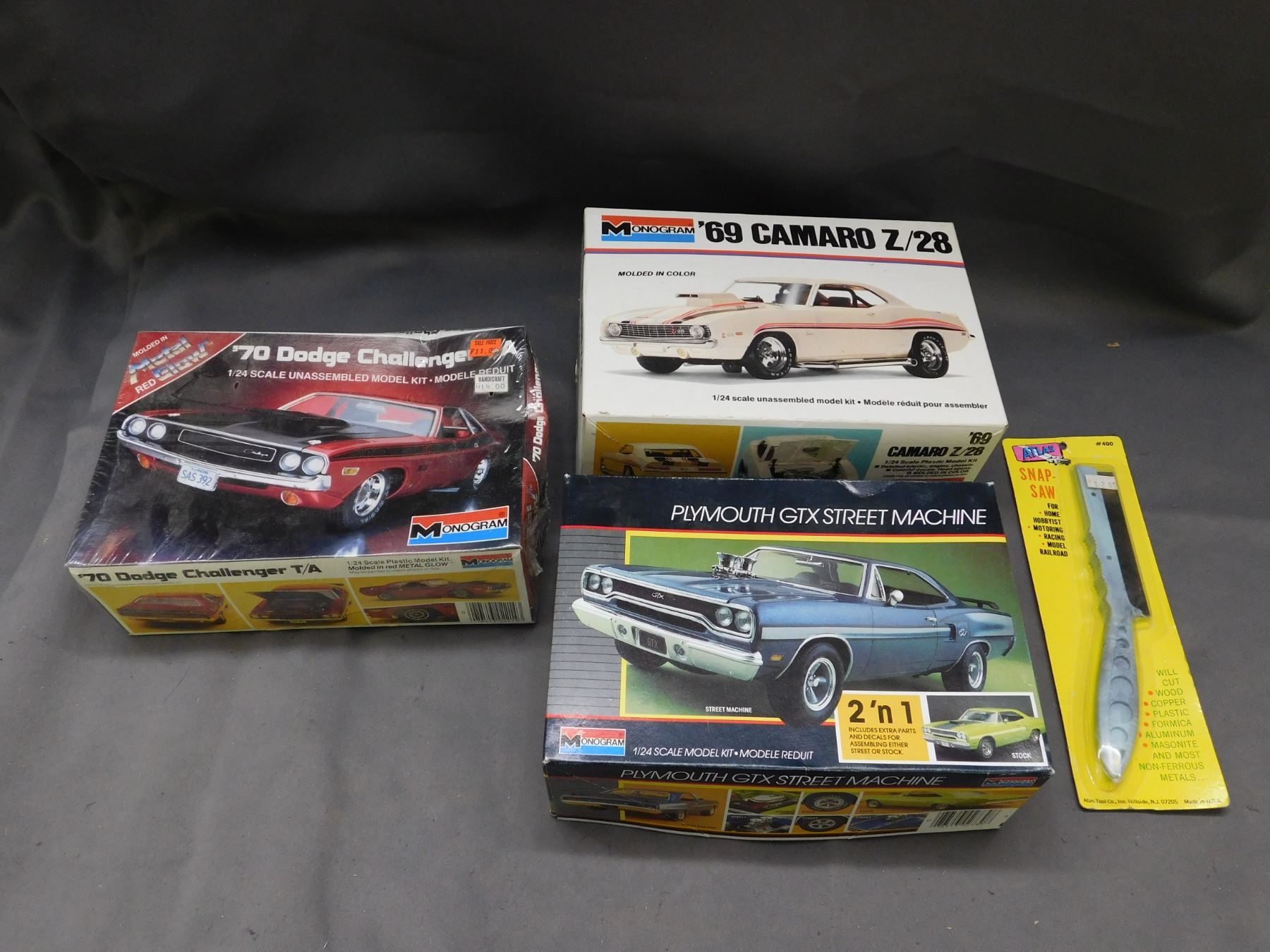 Dodge 1970 Challenger T/A Coupe 1:24 scale Revell-Monogram Model Kit sealed Dodge 1970 Challenger T/A Coupe 1:24 scale Revell-Monogram Model Kit sealed