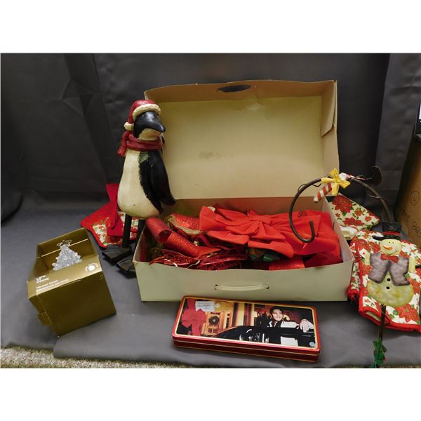 Lawn Basket Hanger, Christmas Decorations, Mitts, Tableware