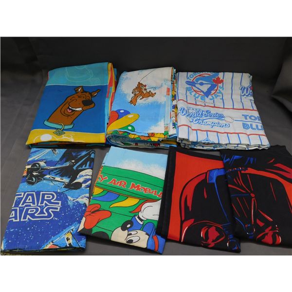 Lot of Mostly Vintage Bedding 4 Pillow Cases (vader modern) Toronto Blue Jays, Chipmunks, Scooby