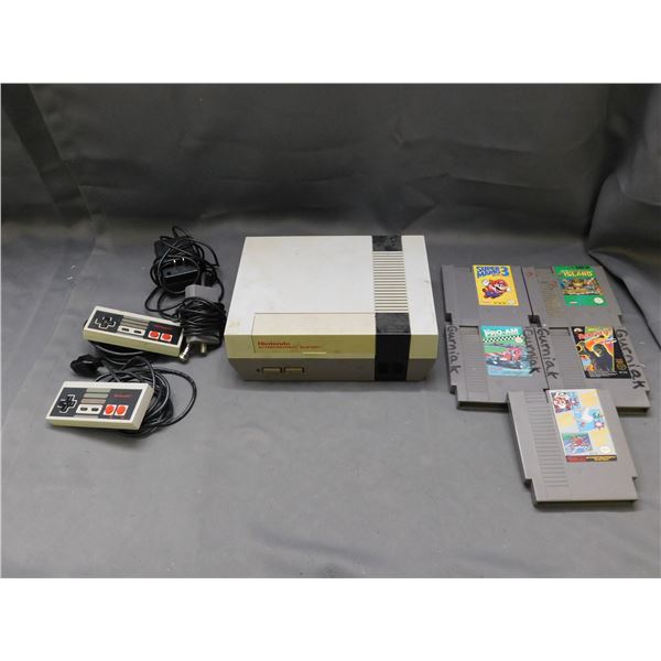Nintendo NES Console Bundle 5 Games, 2 Controllers, Power Video