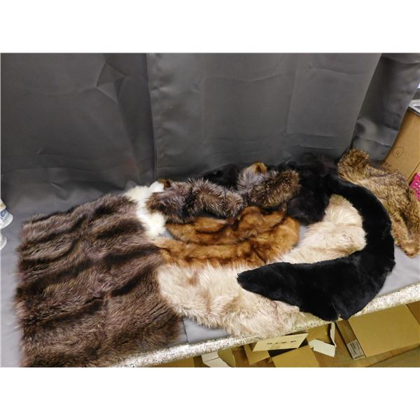 Lot of Assorted Vintage Furs Collars, Scarfs, Pelts, etc
