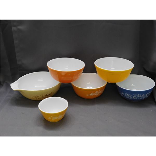 Lot of 7 Pyrex Mixing Bowls