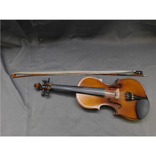 The Stentor Graduate Violin w Box