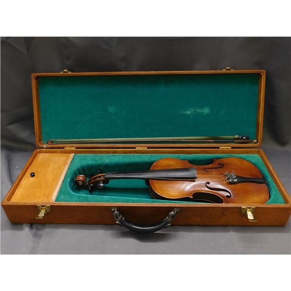 Unmarked Violin in Wooden Case w Box, Bow and Accessories