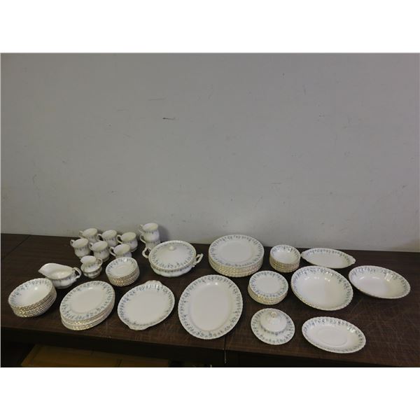 67pcs 8 Person Place Setting Royal Albert "Memory Lane" Fine Bone China Dinner Set with Servers