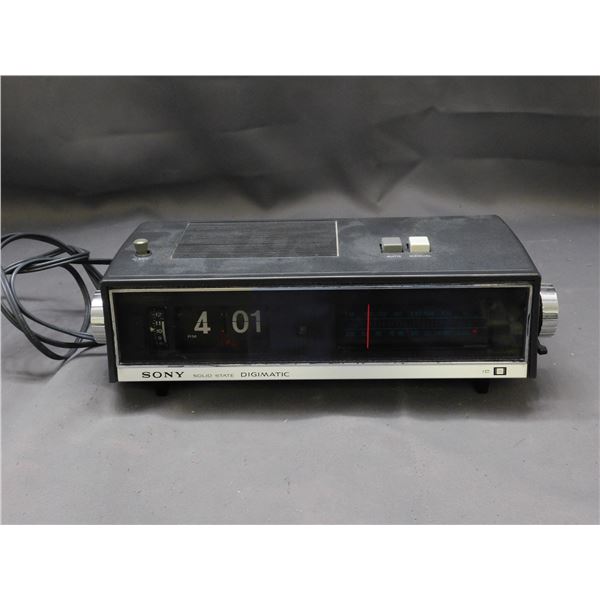 Sony Solid State Digimatic Alarm Flip-Clock Radio Model TFM-C590W