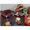 Image 3 : Lot of Assorted Toys M&Ms, Family Guy, Pac-Man, Etc
