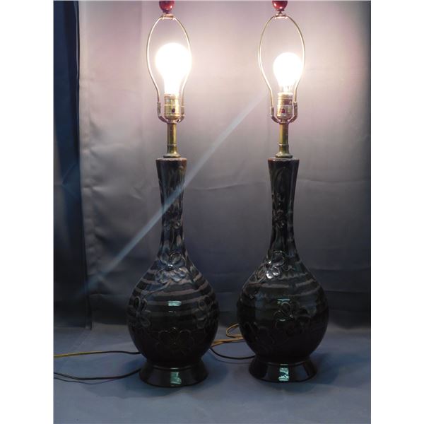 Pair of Ceramic Pottery Table Lamps (no shades)  *working*