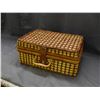 Image 2 : Vintage Wicker Picnic Basket