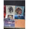 Image 2 : Lot of 10 Vinyl Records Elvis Presley, Johnny Cash, Dolly Parton, John Denver, Del Shannon, etc