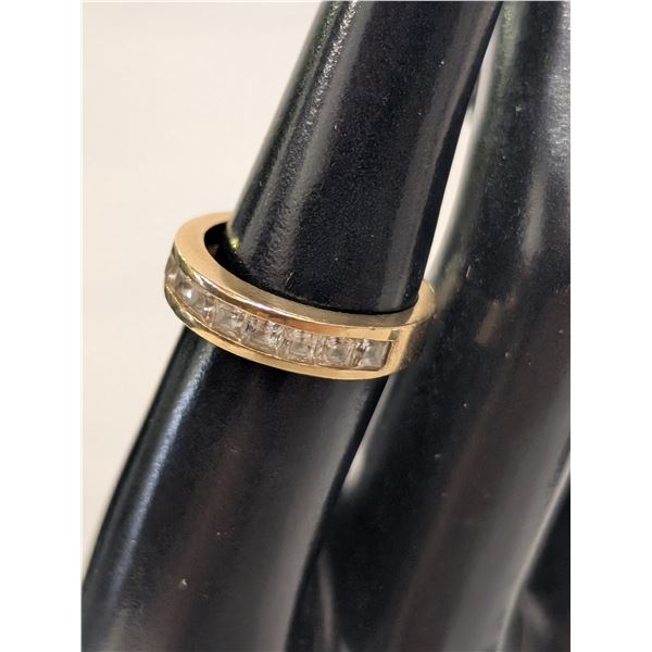 14k Gold Ring Size 6.5 Clear Stones 4 grams