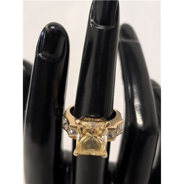 14k Gold Ring Yellow Simulated Diamond? Size 6.5