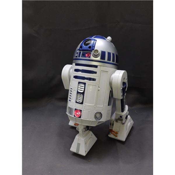 2002 Hasbro Star Wars R2D2 Pawtucket Light & Sound Moving 15" Droid Toy