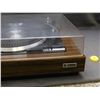 Image 2 : Realistic Lab 110 Turntable Record Player