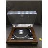 Image 3 : Realistic Lab 110 Turntable Record Player