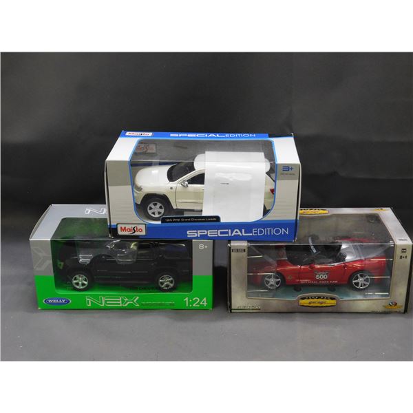 Lot of 3 Maisto Special Edition Cars 1:24 Jeep Grand Cherokee, Race Car Garage , 20008 Chevy Tahoe