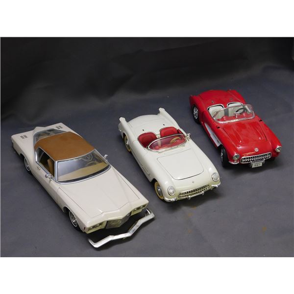 Lot of 3 1:18 Die Cast Cars Road Legends 1957 Corvette, Solido 1953 Corvette, Road Signatures 1971