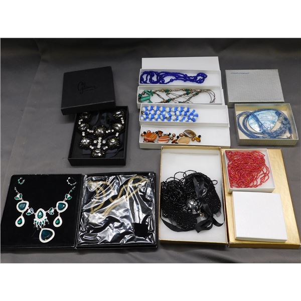 10 Assorted Vintage & Modern Good Condition Costume / Fashion Necklaces