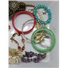 Image 4 : 20 Assorted Good Condition Bracelets
