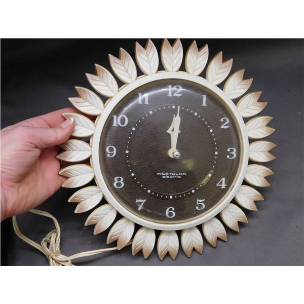 Vintage MCM Westclox Electric "Posey" Plug In Wall Clock Leaf Pattern