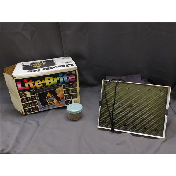 Vintage  Lite Brite with Pegs, Box *works