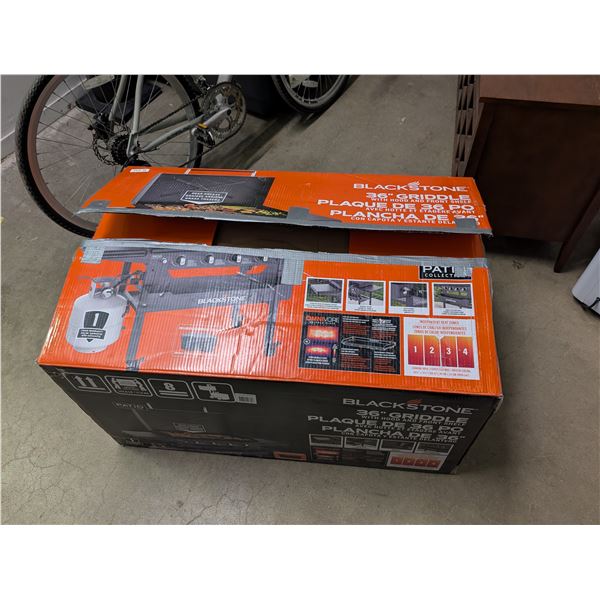 Blackstone 36" Griddle With Hood and Front Shelf New/Return
