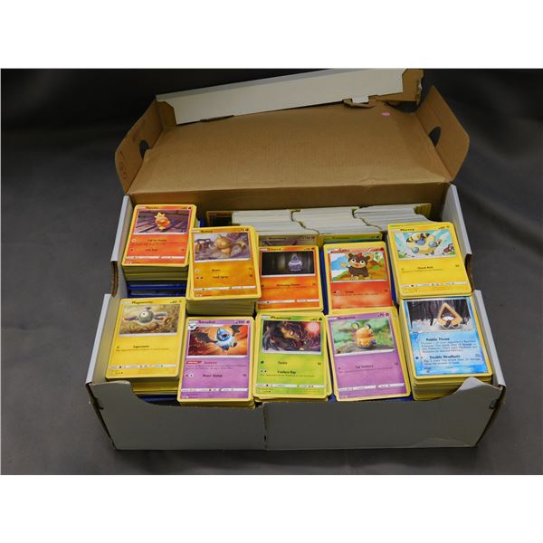 LARGE Lot of approx 3000 Unsorted Pokémon TCG CCG Cards Mostly Modern some Foils