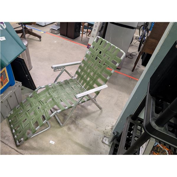 Vintage Aluminum Frame Lawn Chair Lounger