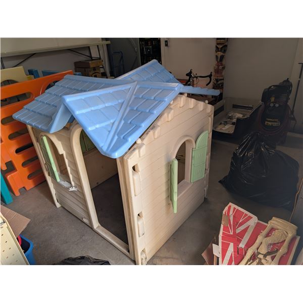 Little Tikes Country Cottage Childs House Backyard