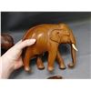 Image 8 : Lot of 6 Vintage Wooden Hand Carved Elephant Figurines Sculptures