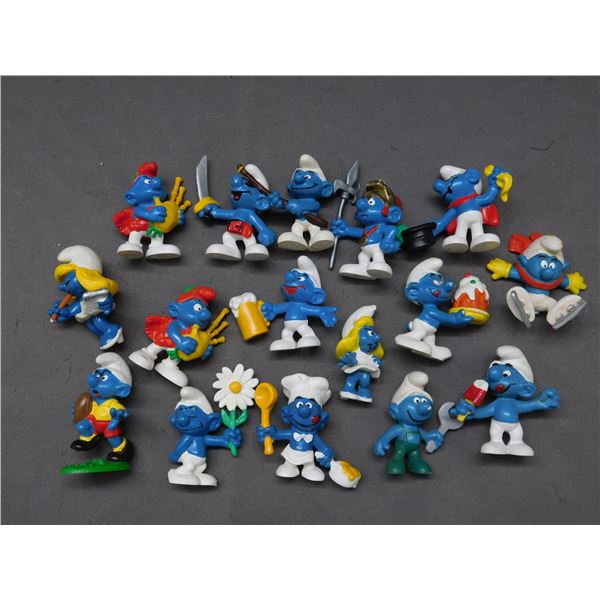 Lot of 16 PEYO Vintage Smurf PVC Figures