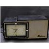 Image 1 : Vintage Bulova Model D100 Tube Alarm Clock Radio
