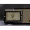 Image 2 : Vintage Bulova Model D100 Tube Alarm Clock Radio