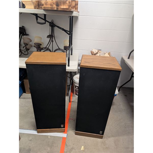 Pair of Post Floor Speakers Digital Monitor DM16