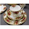 Image 2 : 25pcs Royal Albert Old Country Roses 6 Person Place Setting