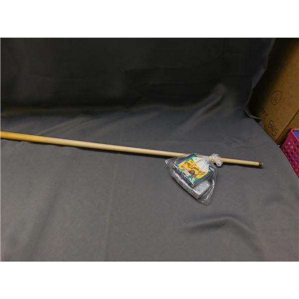 Pool Cue with Polishing Cubes