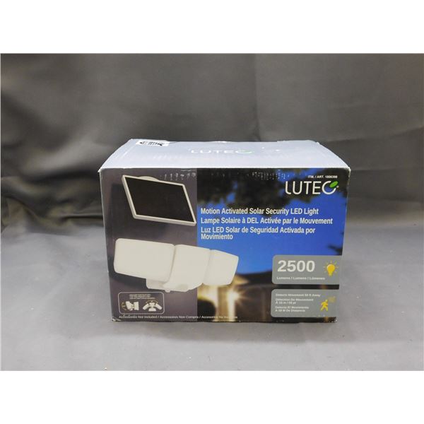 Motion Activated Solar Security LED Light WTEO NEW/RETURN
