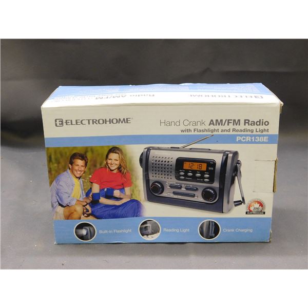 Hand Crank AM FM Radio PCR138E Electrohome