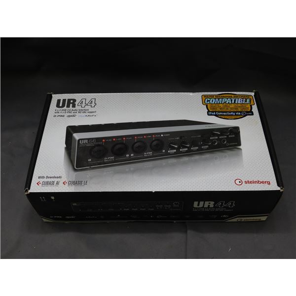 UR44 USB Audio Interface