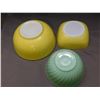 Image 4 : Lot of 2 Pyrex Yellow Mixing Bowls and 1 Fire King Jadeite Bowl