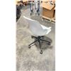 Image 2 : STEELCASE 480130 GREY PLASTIC PRE FORMED GAS LIFT MOBILE TASK CHAIR