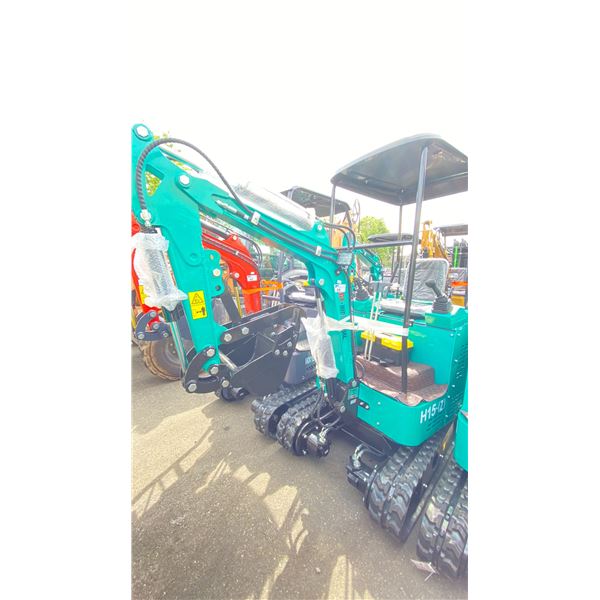 AGT INDUSTRIAL H15(Z) GAS POWERED RUBBER TRACK MINI EXCAVATOR WITH ATTACHED