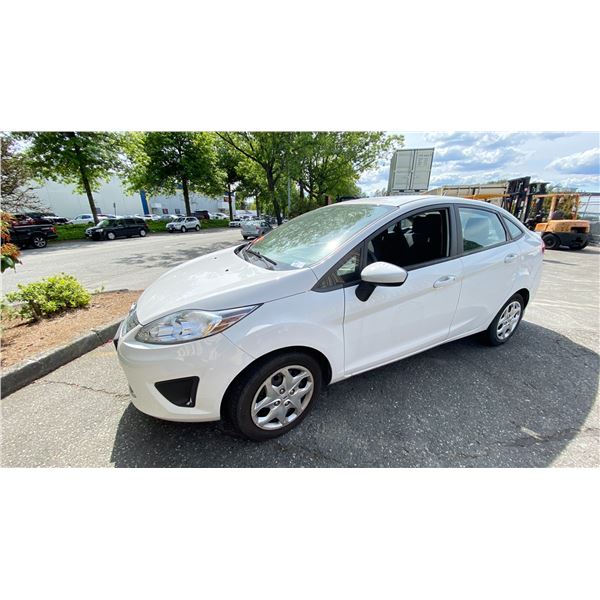 2012 FORD FIESTA SE, 4DR SEDAN, WHITE, VIN 3FADP4BJ6CM108365