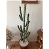 Image 1 : Artificial cactus